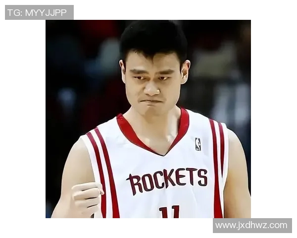 姚明因退役后摔伤引发关注球迷对其职业生涯充满感慨与祝福