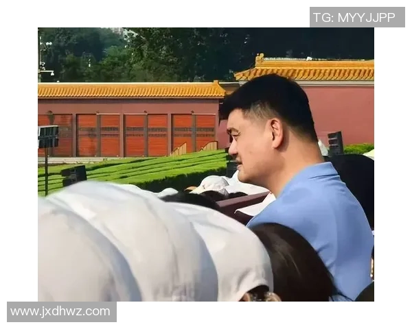 姚明在美国街头的真实生活与路人互动的感人瞬间