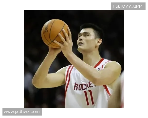 姚明对足球的热爱与篮球生涯的精彩交织成就了多元化的体育人生