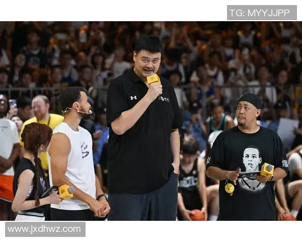 姚明传奇之旅：从篮球新星到国际巨星的辉煌人生与不懈追求