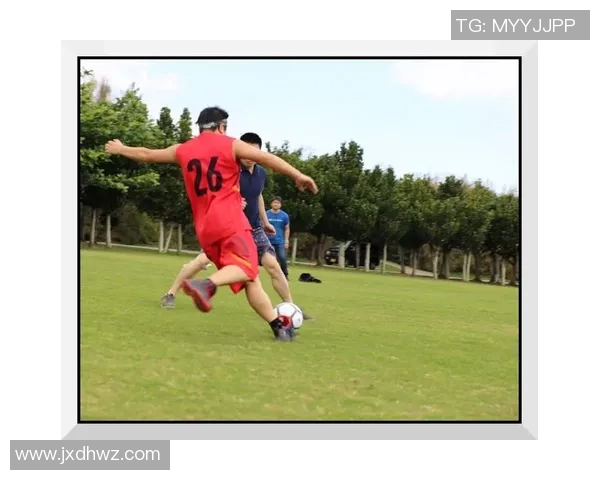 足球明星苏雅的个人简介与精彩瞬间全景展示