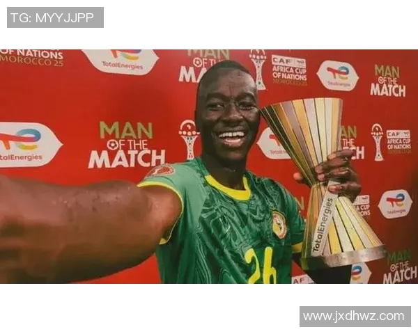 黑人足球明星马内独特头型引发时尚潮流热议与模仿